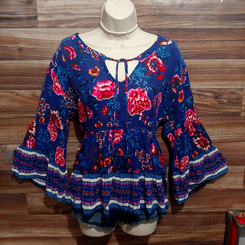 American rag Small floral bell sleeve flowy boho top
